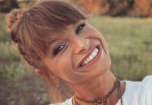 Alessandra Amoroso la storia di una voce unica, da Amici al successo nella musica italiana Alessandra Amoroso: la storia di una voce unica, da Amici al successo nella musica italiana