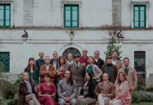 L’Orchestra del Paese Immobile debutta con l’album omonimo: musica, dialetto e identità senza confini L’Orchestra del Paese Immobile debutta con l’album omonimo: