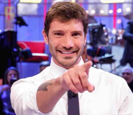 Stefano De Martino chi è? Biografia, carriera, vita privata e il successo come conduttore di Affari Tuoi
