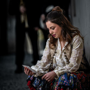 L’apparecchio del Carnevale di Melamanouche significato, testo e analisi della canzone L’apparecchio del Carnevale di Melamanouche: significato, testo e analisi della canzone