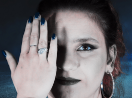 Mariateresa lancia il nuovo singolo "Luce Universale"