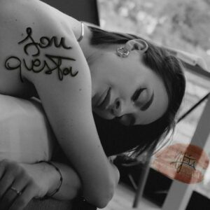 Nikita Pelizon lancia Son Questa il significato del nuovo singolo tra rinascita e identità