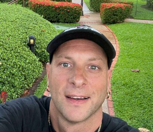 Perché il cantante Clementino si chiama così? Scopri il vero nome e la storia del rapper