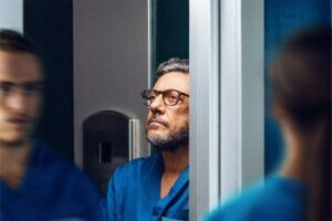 In utero: trama, cast e trailer della nuova serie con Sergio Castellitto su HBO Max
