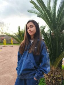 Aurora Menenti chi è la giovane attrice protagonista del film “Un futuro aprile” su Rai 1 Aurora Menenti: chi è la giovane attrice protagonista del film “Un futuro aprile” su Rai 1