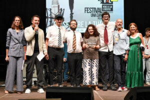 AI Capabrò vincono il Premio Amnesty Emergenti 2026 a Voci per la Libertà con Lavorare fa schifo AI Capabrò vincono il Premio Amnesty Emergenti 2026 a Voci per la Libertà con