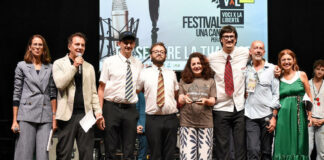 AI Capabrò vincono il Premio Amnesty Emergenti 2026 a Voci per la Libertà con "Lavorare fa schifo"