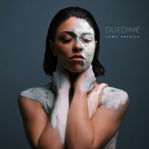 Duedimé, Come vernice: il primo album tra corpo, identità e relazioni tossiche Duedimé, Come vernice: il primo album tra corpo, identità e relazioni tossiche